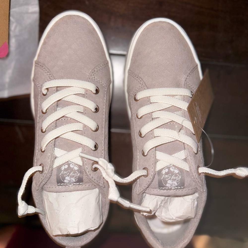 Roxy Gray and White platform sneakers